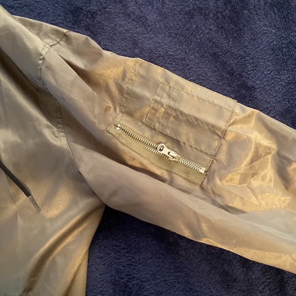 Hooded wind breaker. - Picture 3 of 4